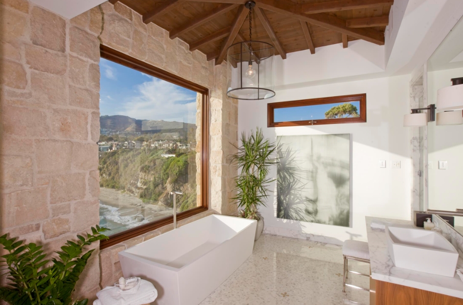 Bathoom stone wall
